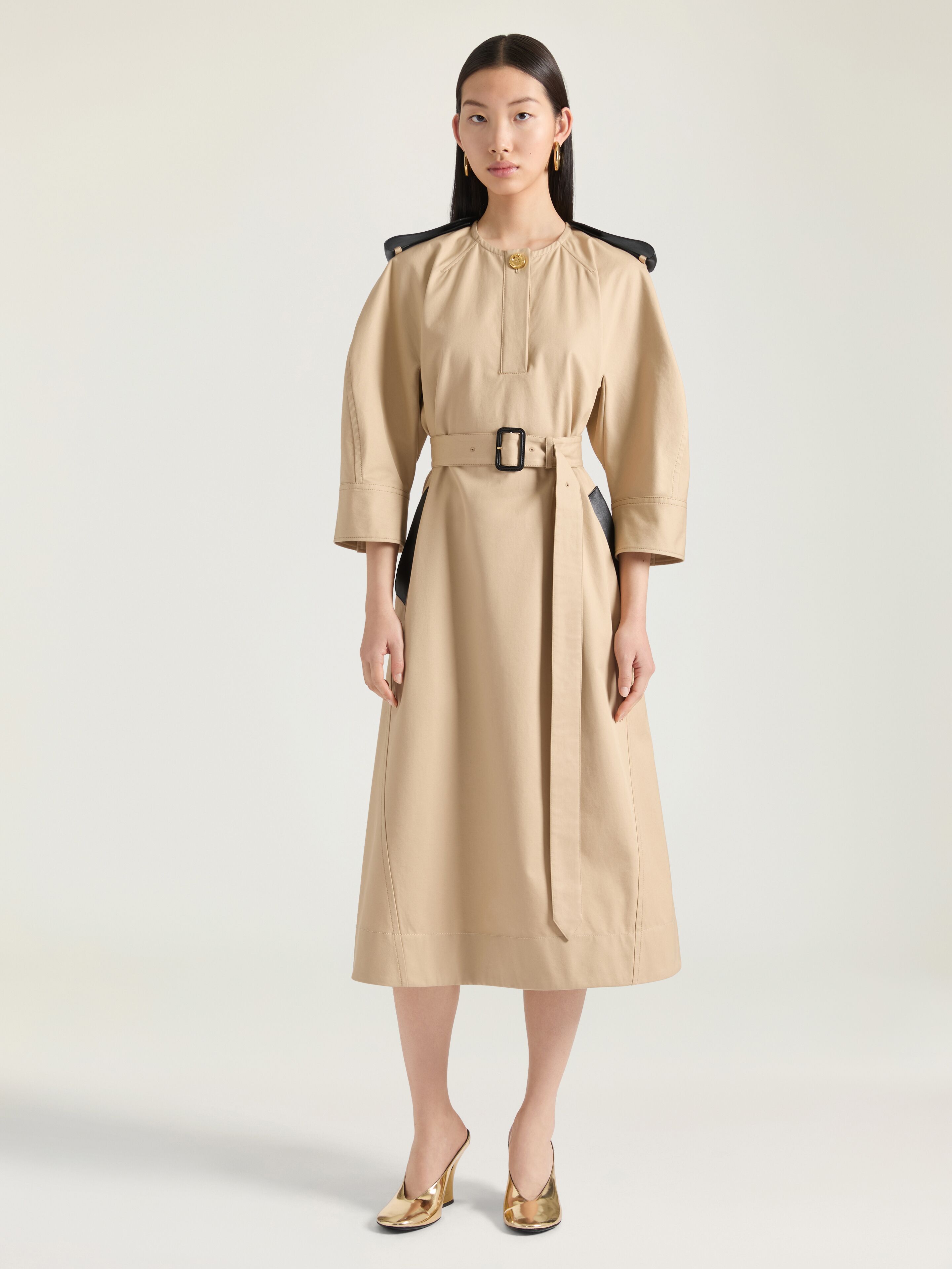 Dress in cotton with leather details